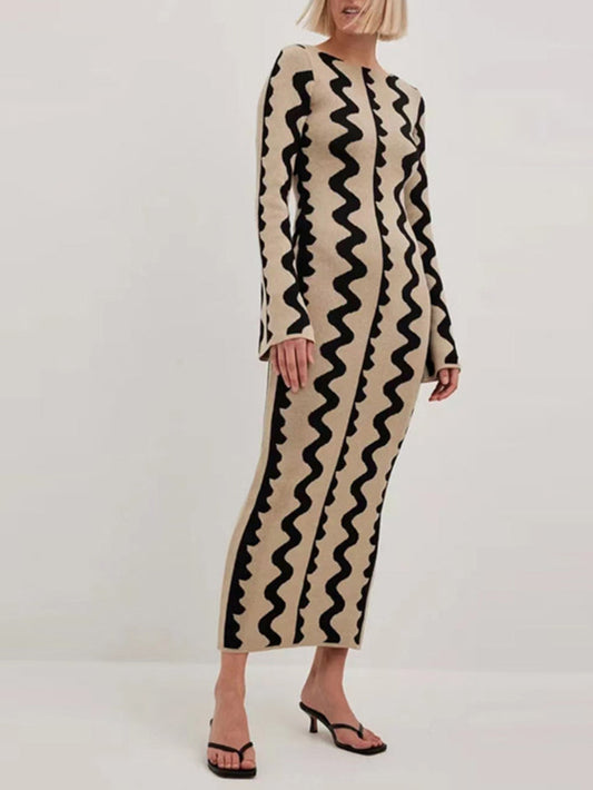 Contrast Bell Sleeve Maxi Dress