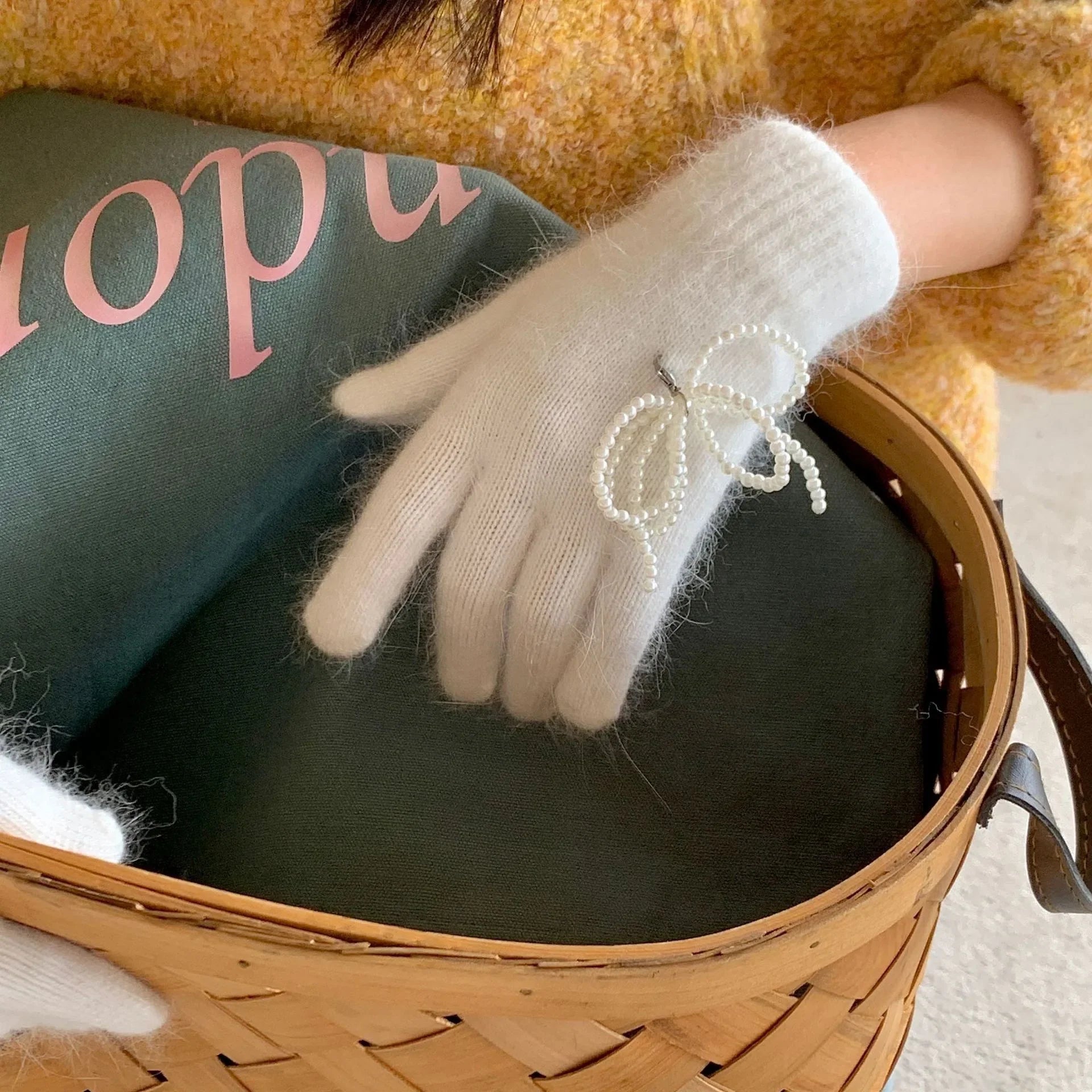 Pearl Bow Knot Winter Wool Furry Thickened Warm Soft Y2K Lolita Cosplay Christmas Gloves Gloves-L
