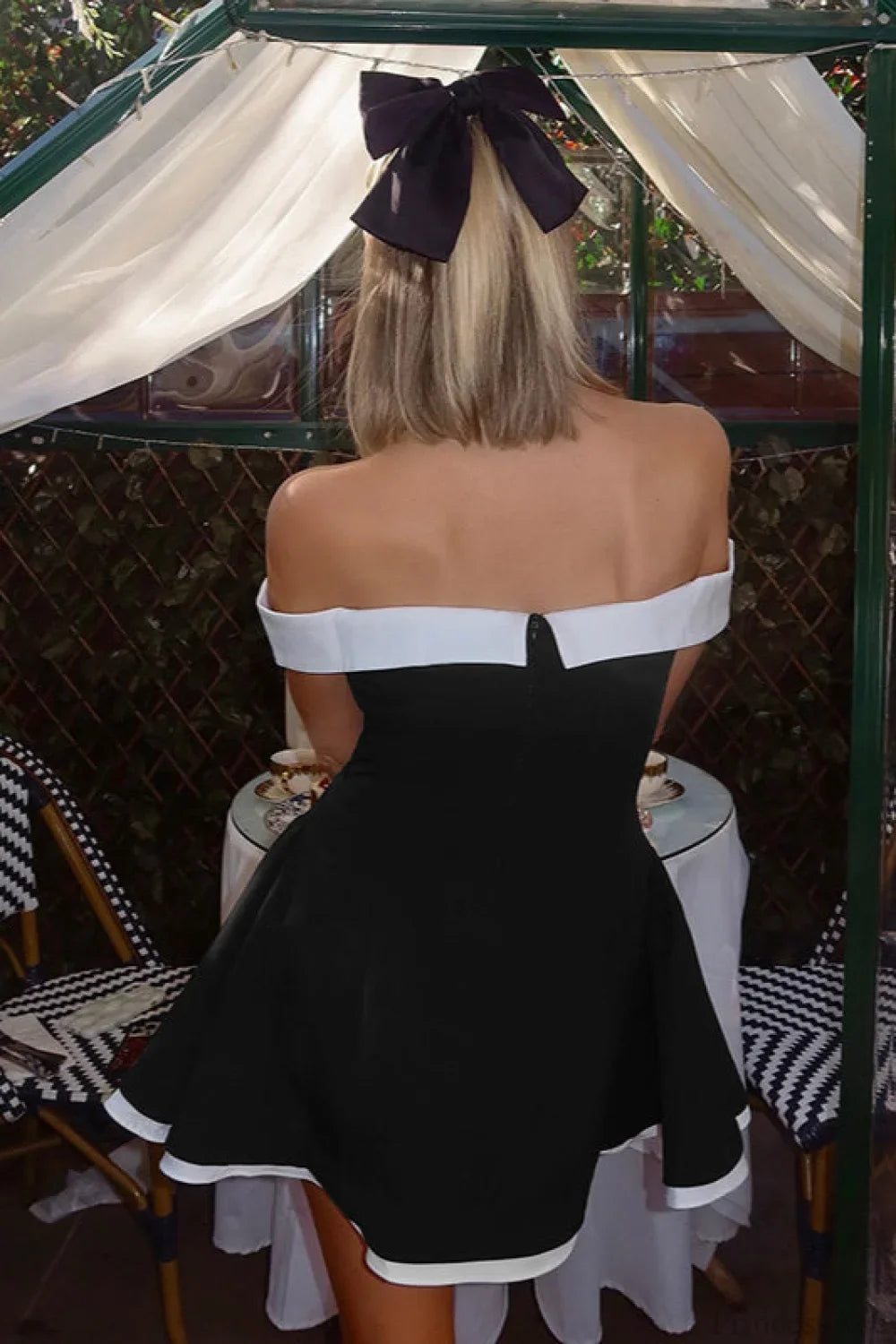 Elegant Off Shoulder Contrast Color Chest Baring Waist Cinching Mini Dress