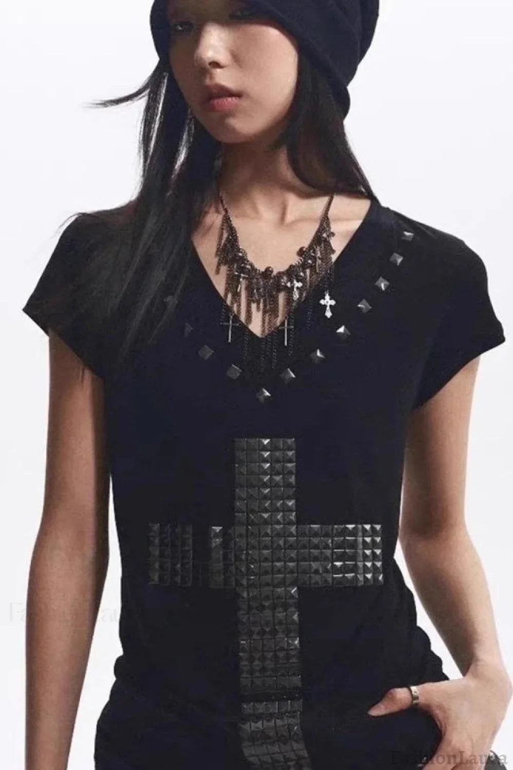 Loose V-Neck Cross Foil T-Shirt Black / S