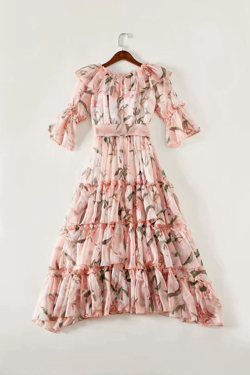 Modedesigner-Kleid mit Blumenmuster und Schärpengürtel
